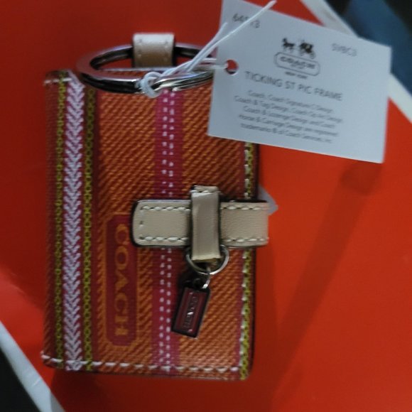 3 Large Coach Picture Frame Keychains - Picture 6 of 7
